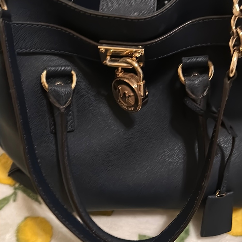 Micheal Kors Navy Bag Large with chain strap and regular handles used twice